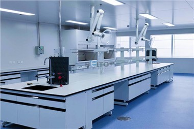 Stalowy stół laboratoryjny